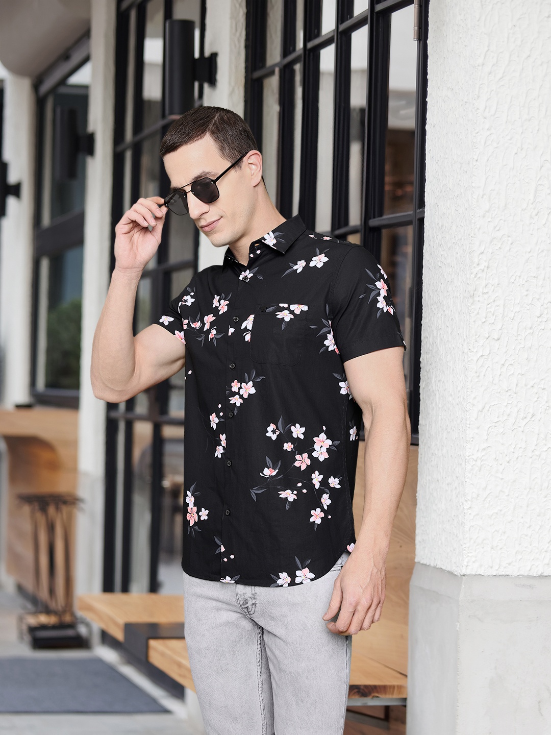 

THE BEAR HOUSE Men Black Slim Fit Floral Printed Pure Cotton Resort Wear Casual Shirt