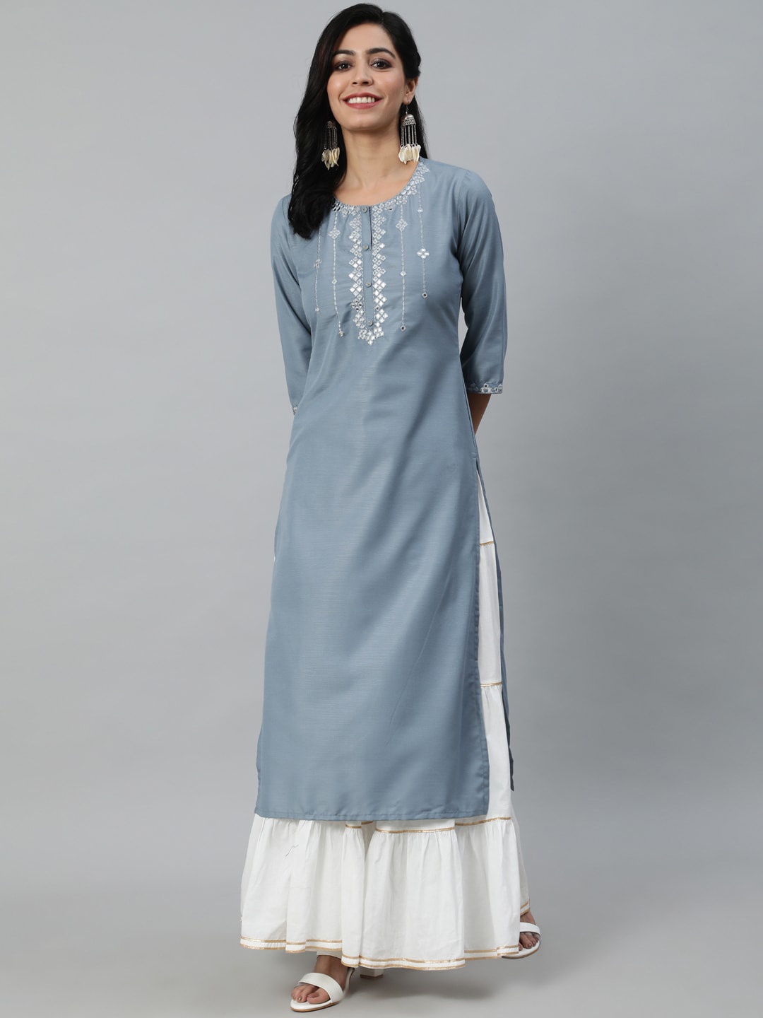 

Nayo Women Grey Geometric Yoke Design Mirror Work Kurta