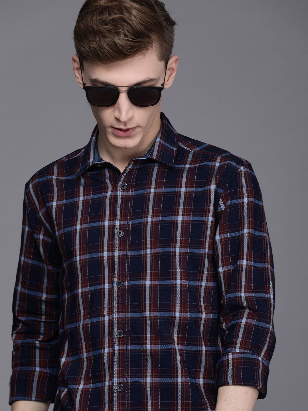 

Voi Jeans Men Blue Slim Fit Windowpane Checks Checked Casual Shirt