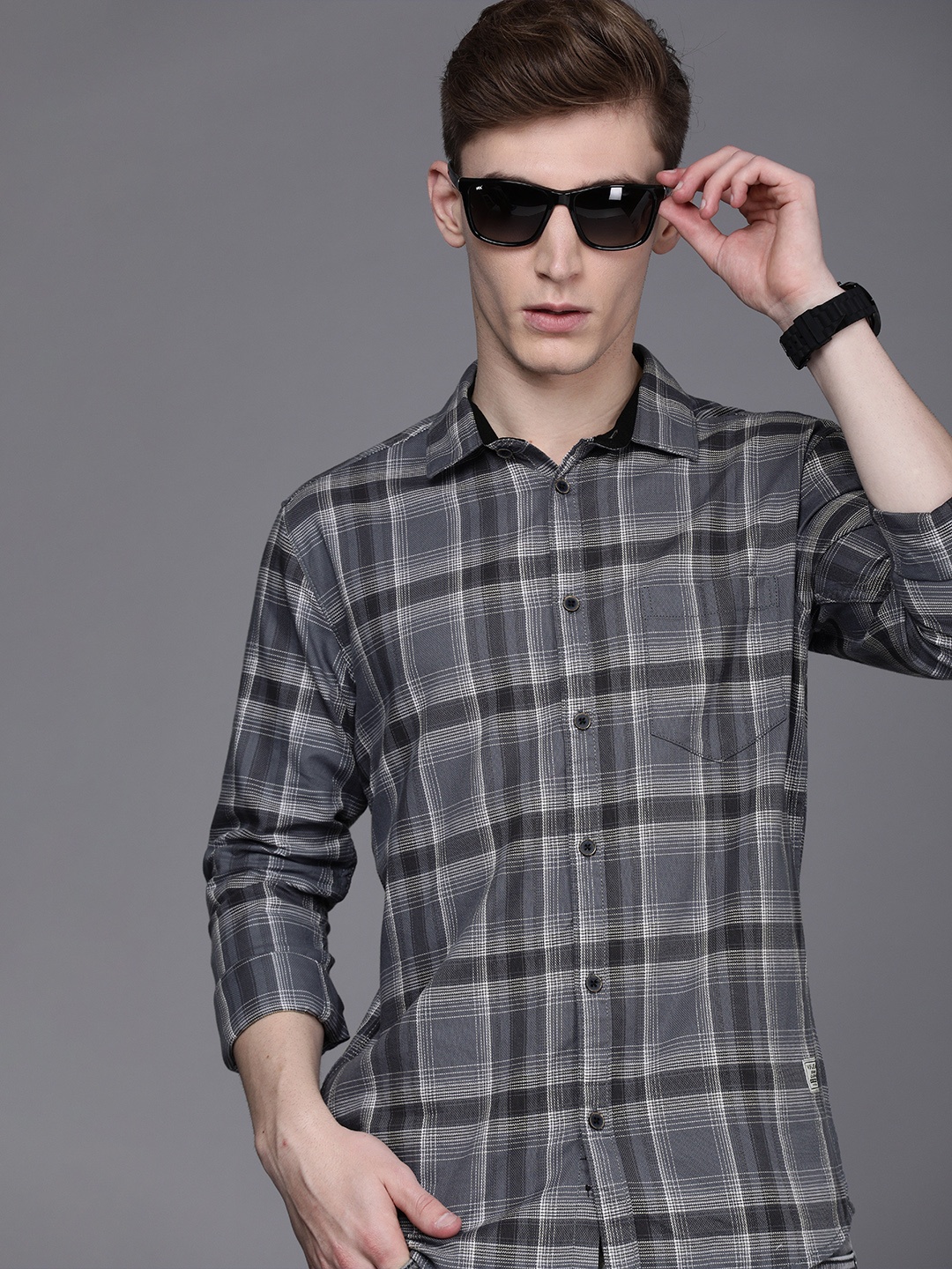 

Voi Jeans Men Grey Slim Fit Tartan Checks Checked Casual Shirt
