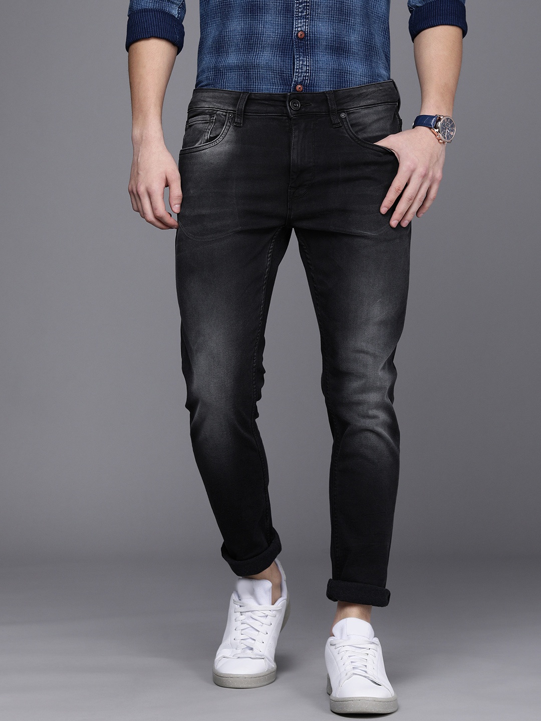 

Voi Jeans Men Black Skinny Fit Low Distress Light Fade Stretchable Jeans