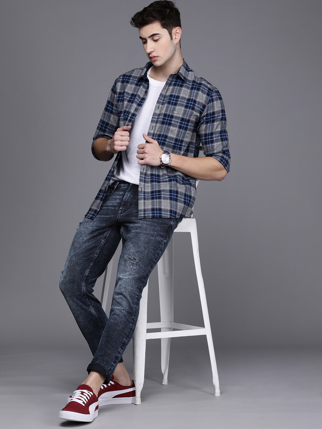 

Voi Jeans Men Blue Skinny Fit Mildly Distressed Light Fade Stretchable Jeans