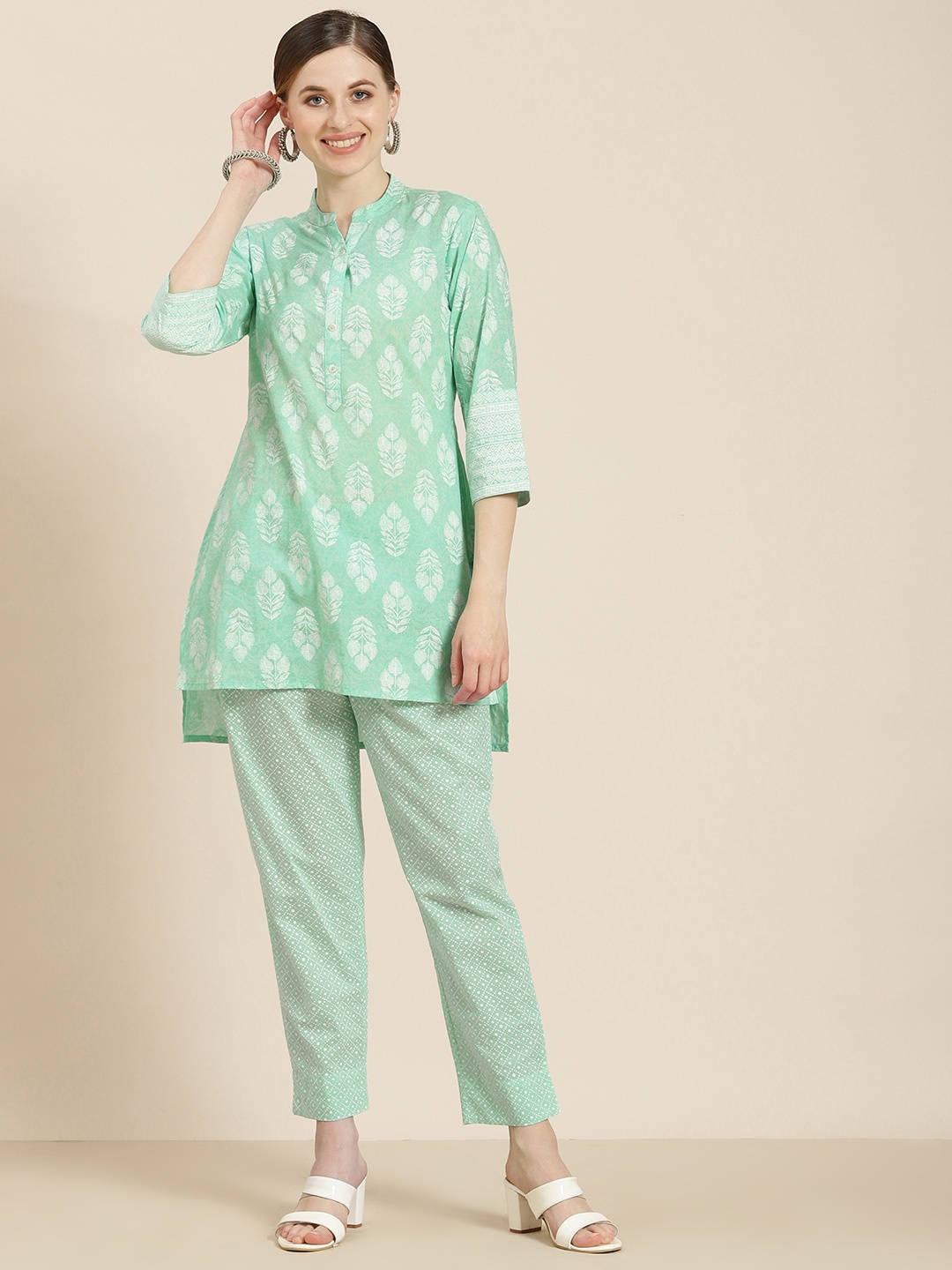 

Juniper Women Green Ethnic Motifs Printed Kurta with Trousers