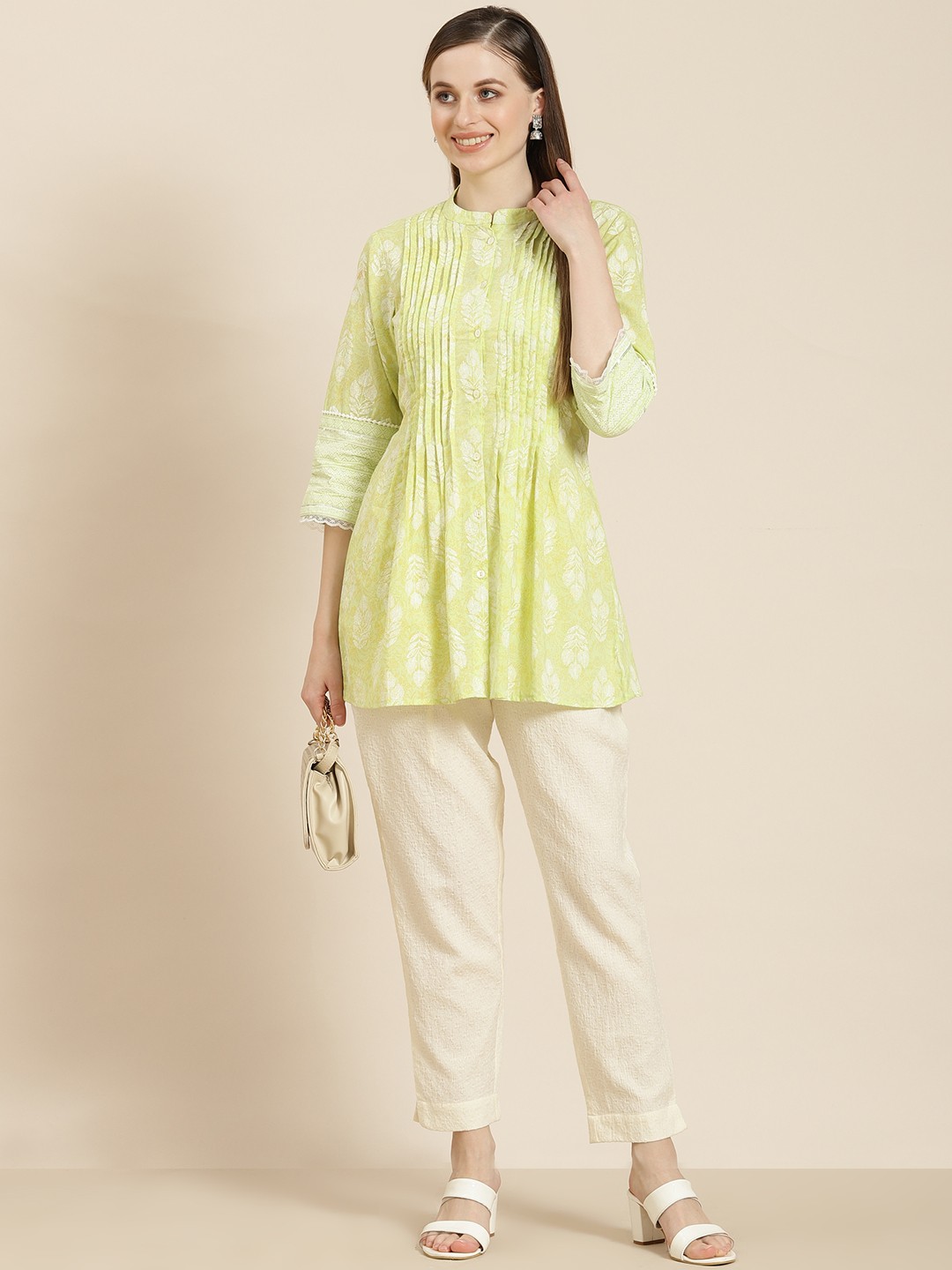 

Juniper Women Cream-Coloured Textured Tailored Slim Fit Pleated Trousers