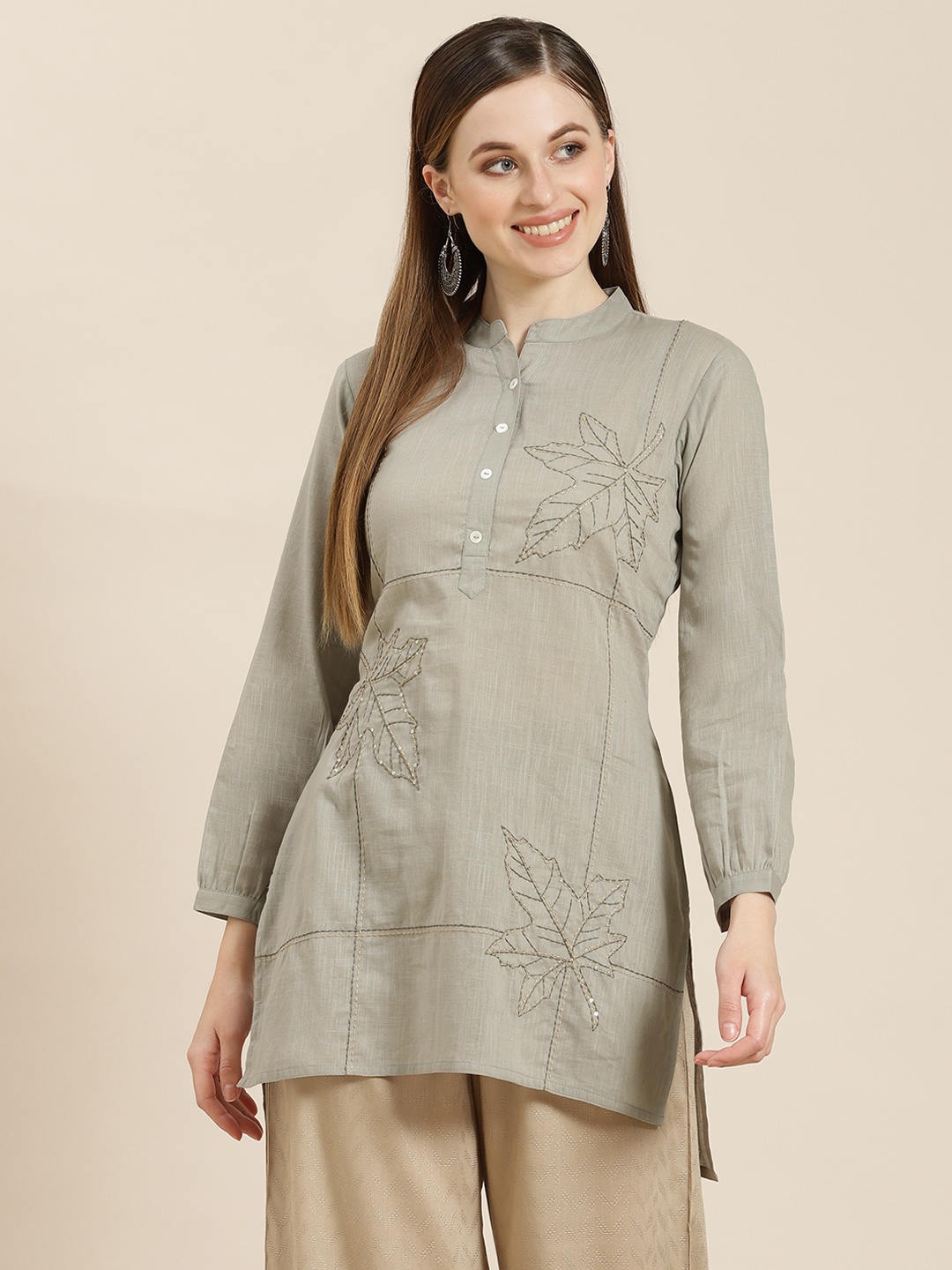 

Juniper Women Grey Floral Embroidered Thread Work Kurta