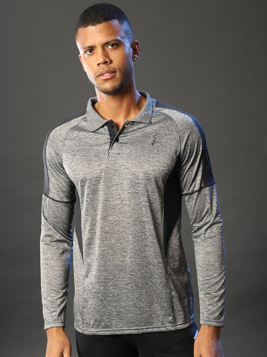 

Campus Sutra Men Grey Pockets Running T-shirt