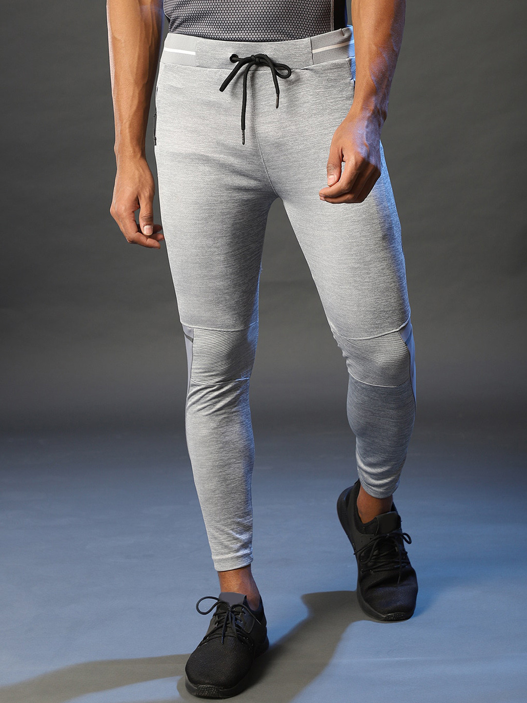 

Campus Sutra Men Grey Solid Regular Fit Joggers