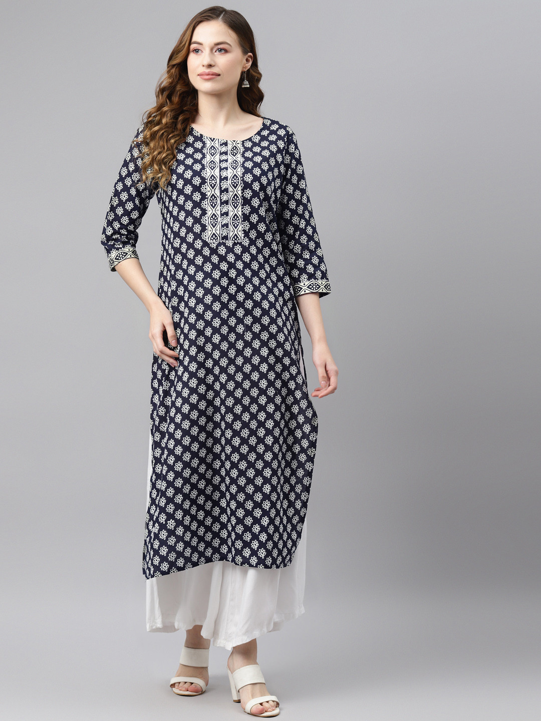 

Readiprint Fashions Women Navy Blue & White Cotton Ethnic Batik Print Gotta Detail Kurta