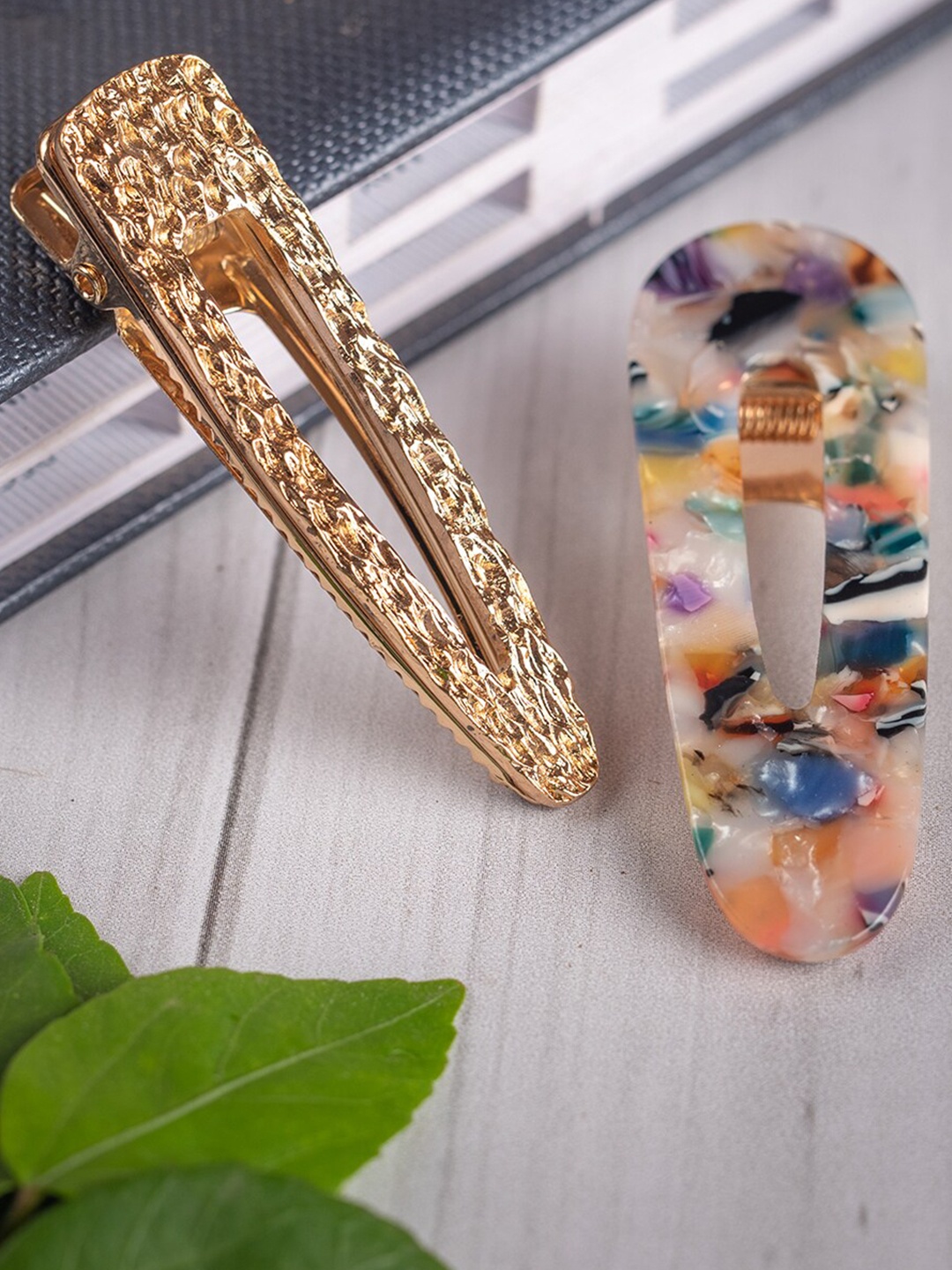 

Lilly & sparkle Women Multicoloured Set of 2 Alligator Hair Clip, Multi