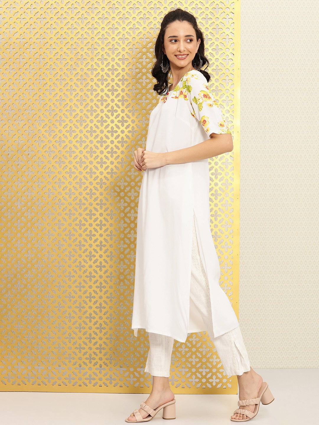 

Ode by House of Pataudi Women White Floral Printed Straight Rozana Kurta