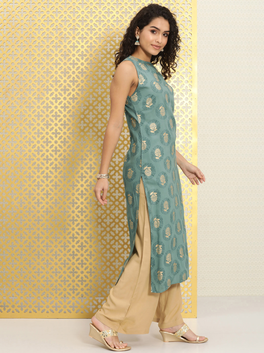 

Ode by House of Pataudi Women Grey Ethnic Motifs Printed Regular Kurta