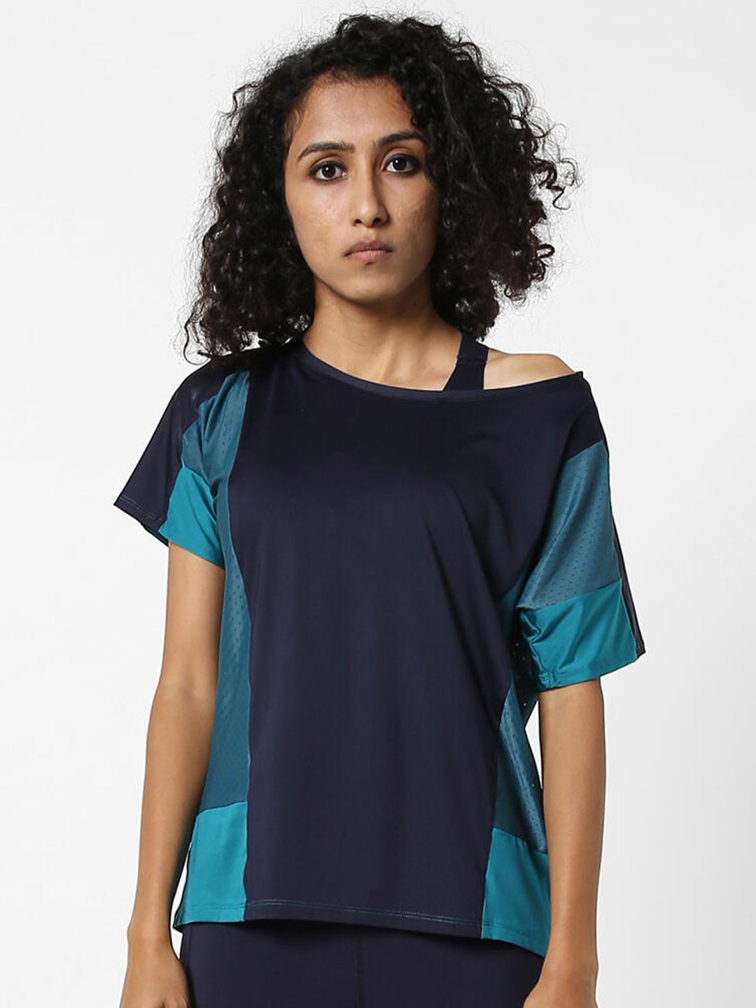 

Domyos By Decathlon Women Blue Colourblocked Training or Gym T-shirt