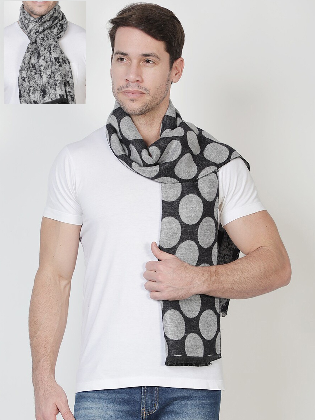 

Alvaro Castagnino Men Grey & Black Printed Reversible Muffler