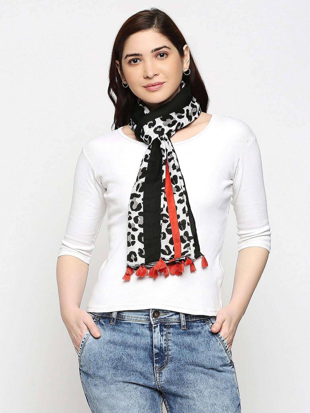 

BELLEZIYA Women White & Black Animal Printed Scarf