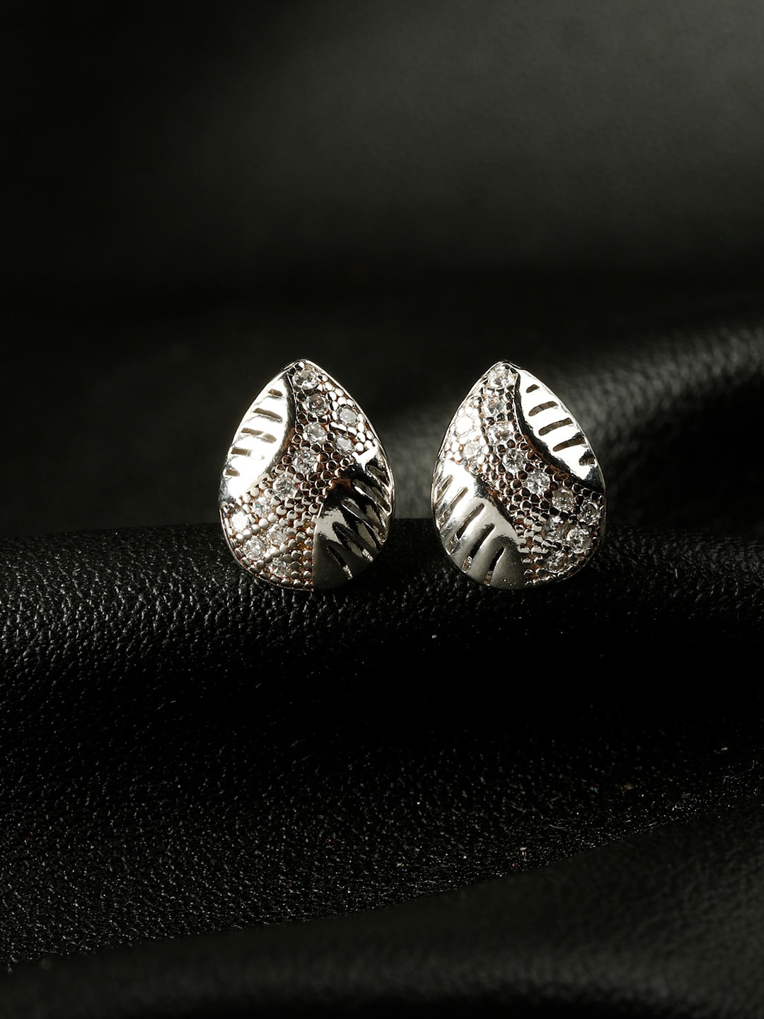

GIVA 925 Sterling Silver Rhodium Plated Shine A Little Studs
