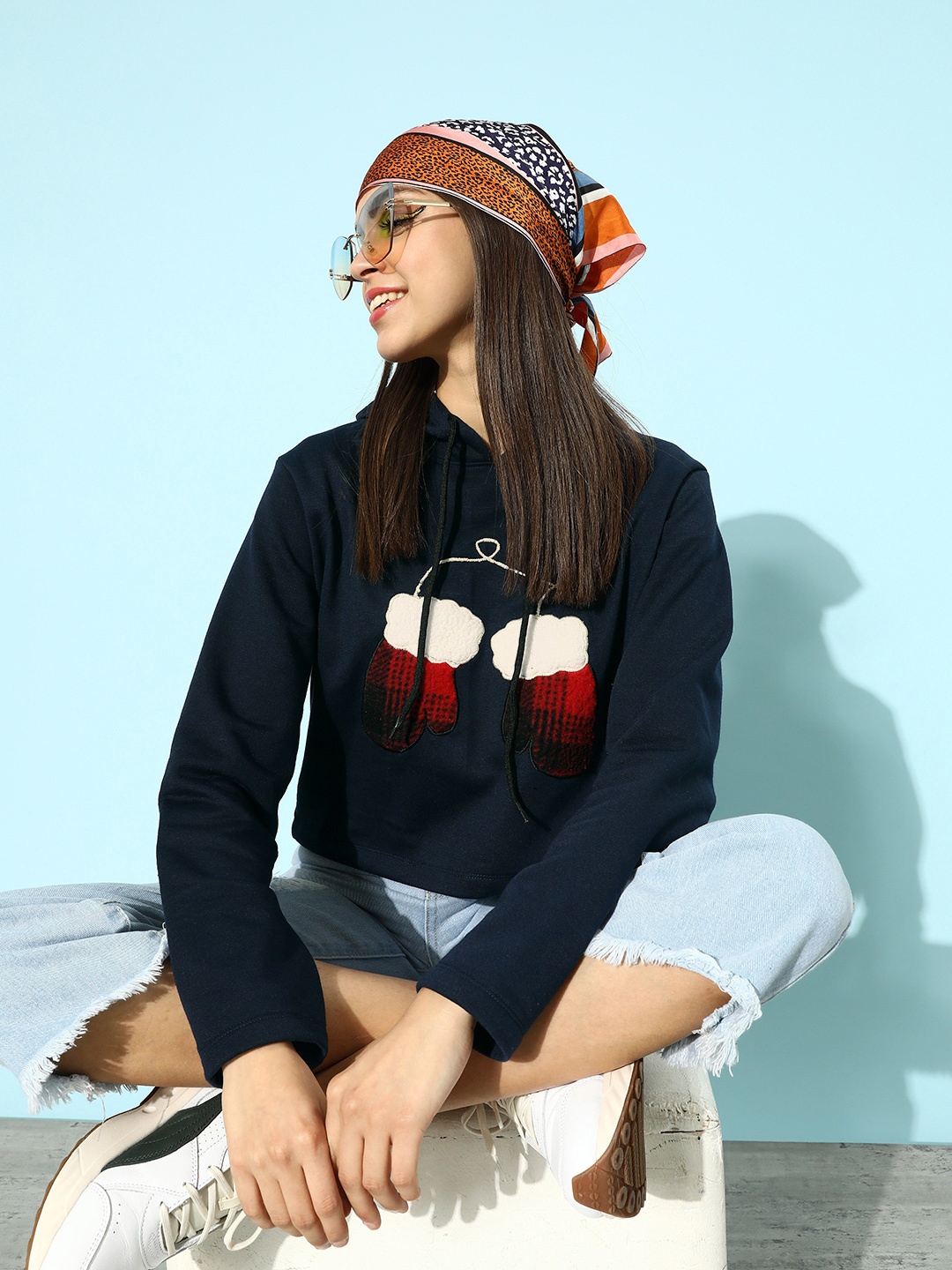 

KASSUALLY Women Navy Blue Graphic Cropped Sweatshirt