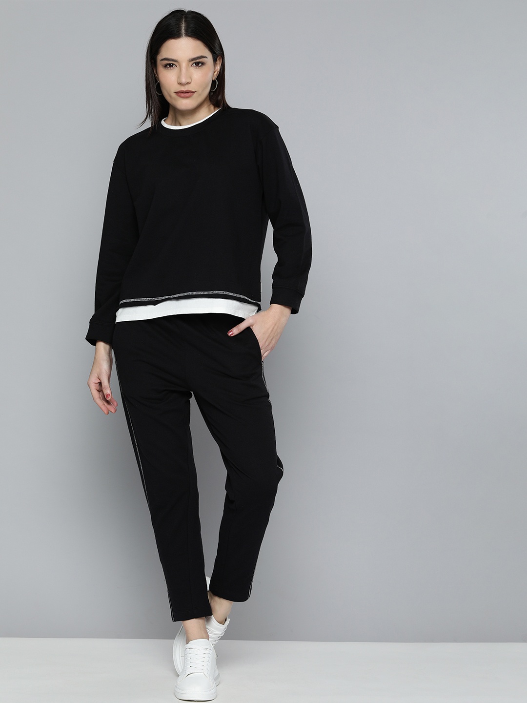 

Chemistry Women Black Solid T-shirt with Solid Pyjamas