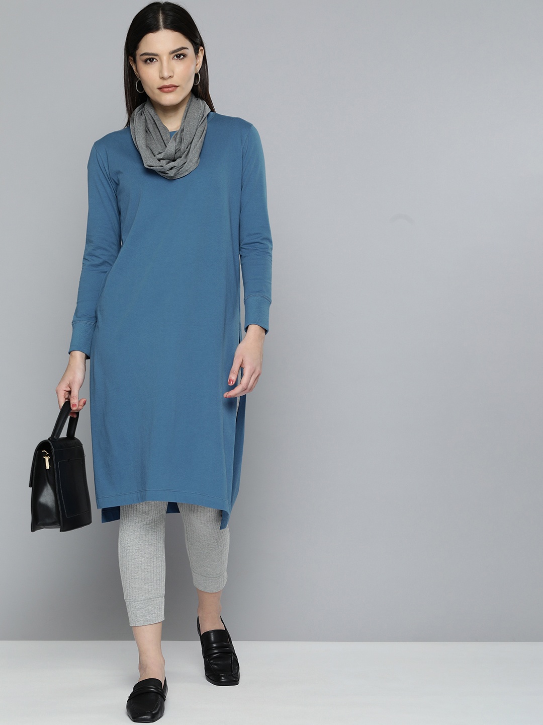 

Chemistry Women Blue Solid Kurta With Grey Leggings And Snood