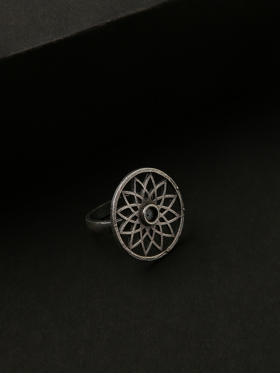 

justpeachy Oxidised Silver-Plated Finger Ring
