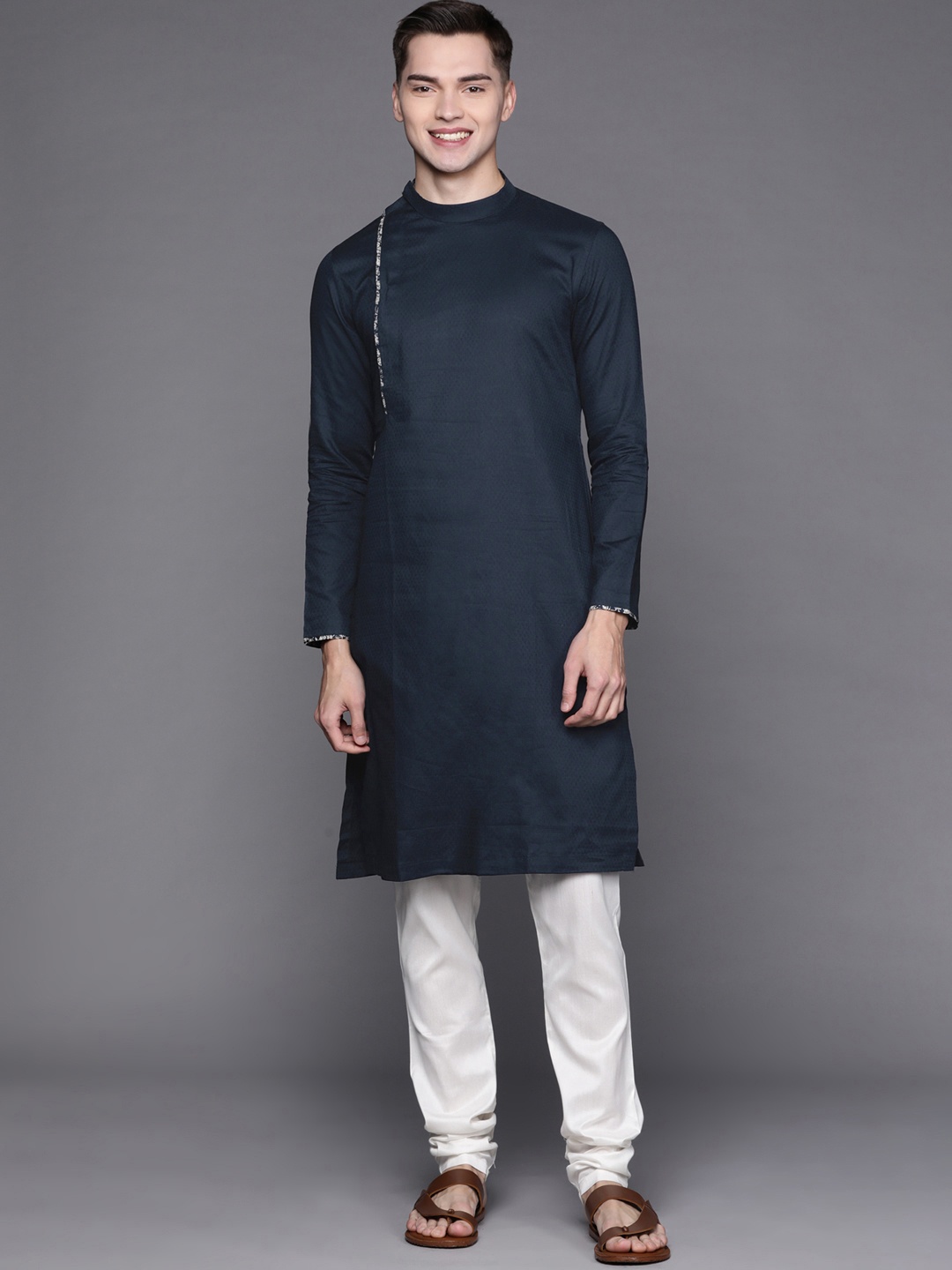 

Manu Men Navy Blue Woven Design Straight Kurta