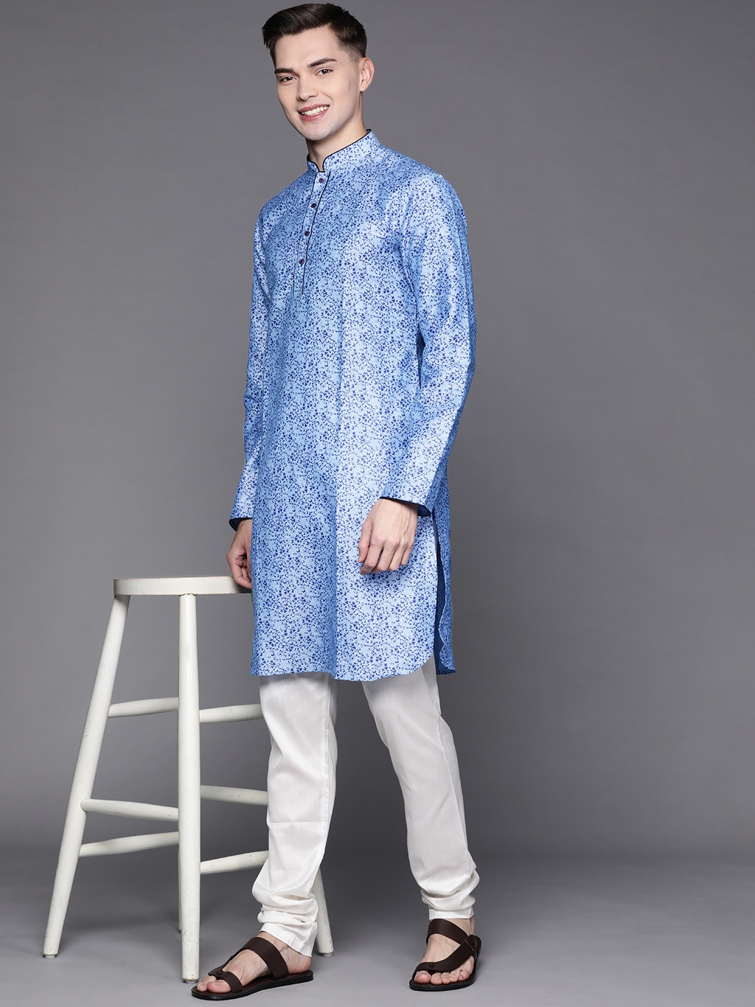 

Manu Men Blue Ethnic Motifs Printed Straight Kurta