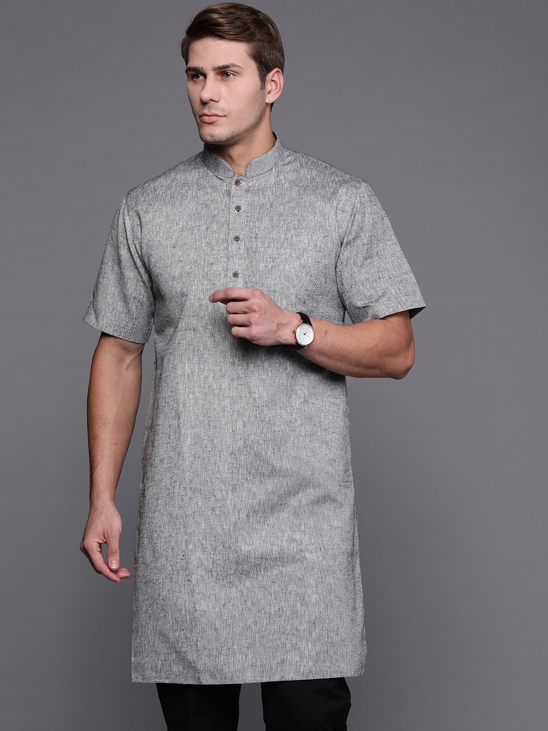 

Manu Men Grey & Black Woven Design Straight Kurta