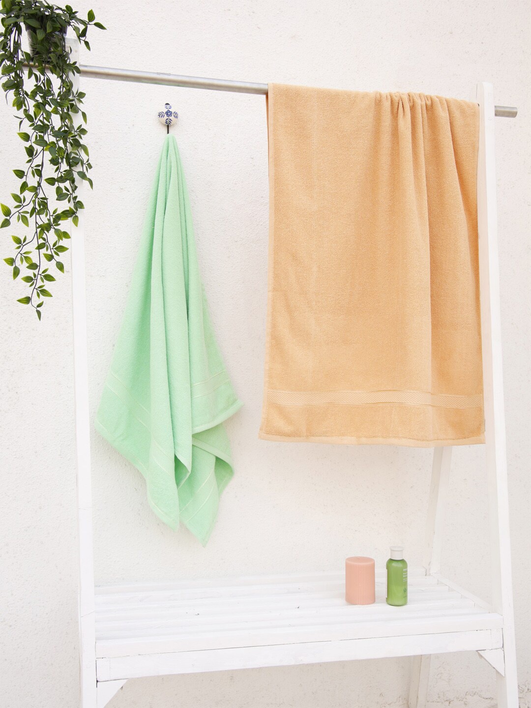 

Ariana Set Of 2 Solid 300 GSM Cotton Bath Towels, Green