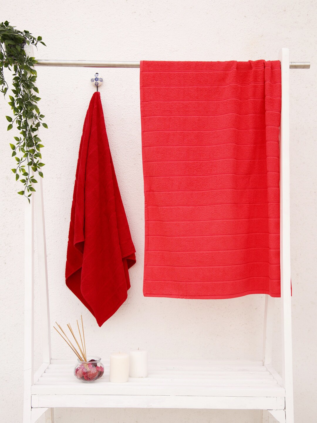

Ariana Set Of 2 Striped 300 GSM Cotton Bath Towels, Red