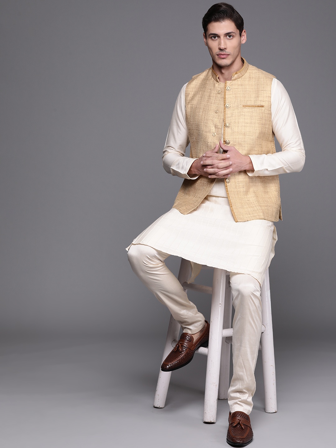 

MANU Men Beige Woven Design Nehru Jacket