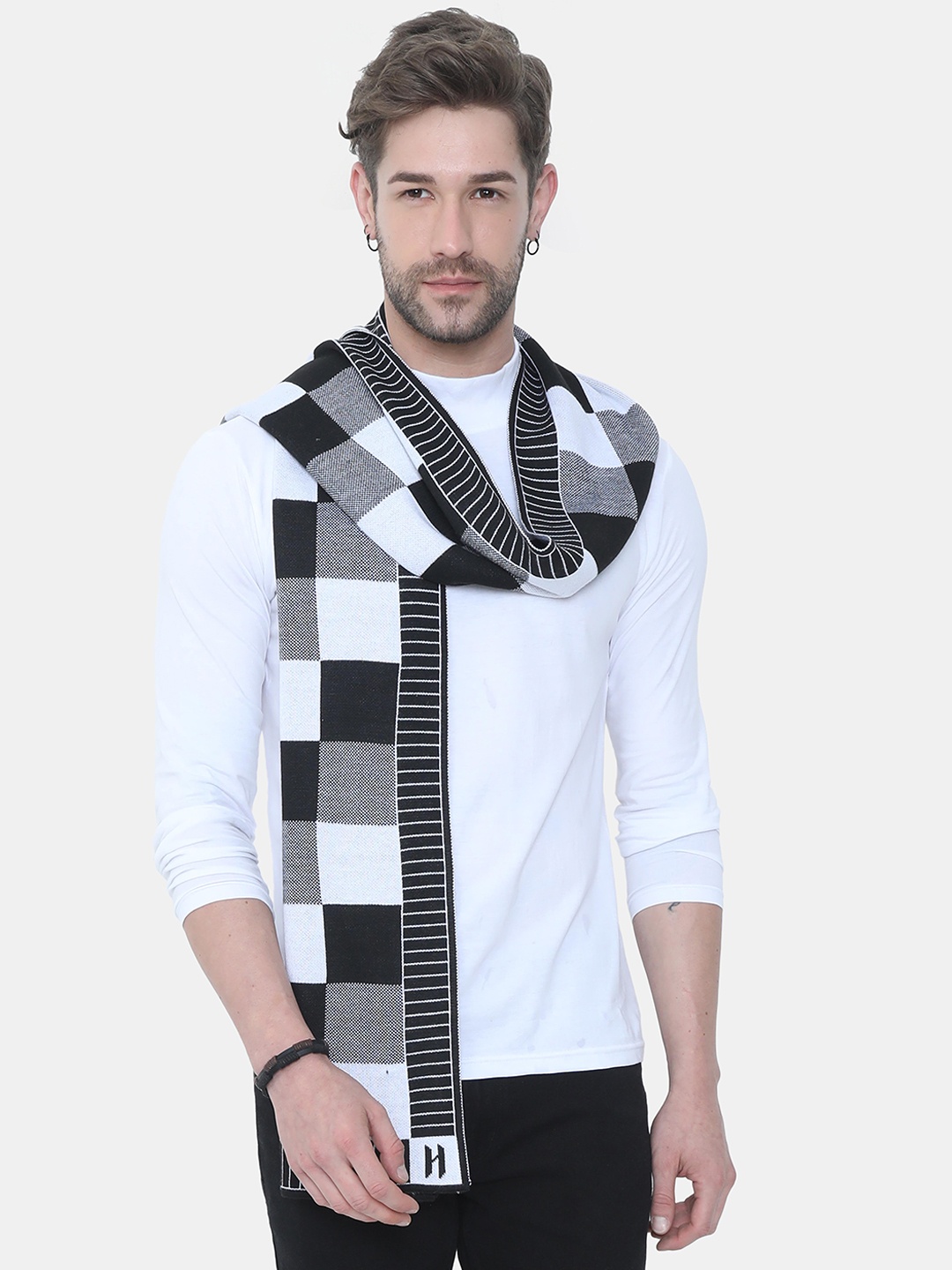 

FabSeasons Adult Black & White Printed Winter Muffler