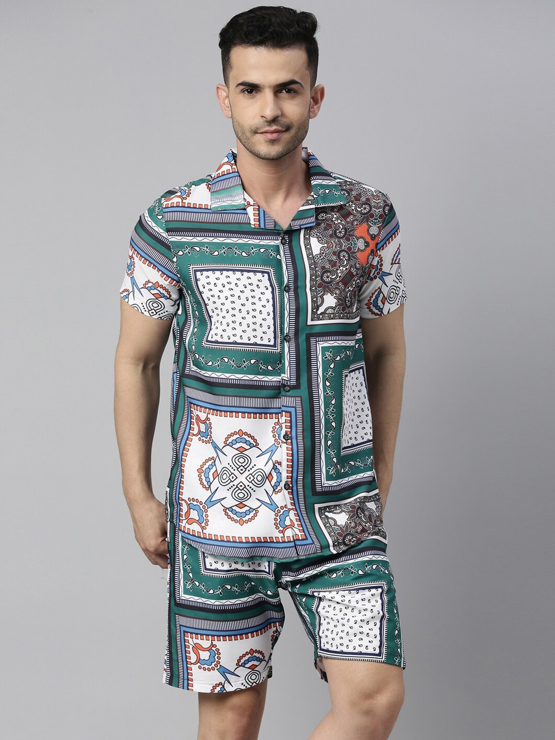 

Bushirt Men Green & White Printed Night Suit