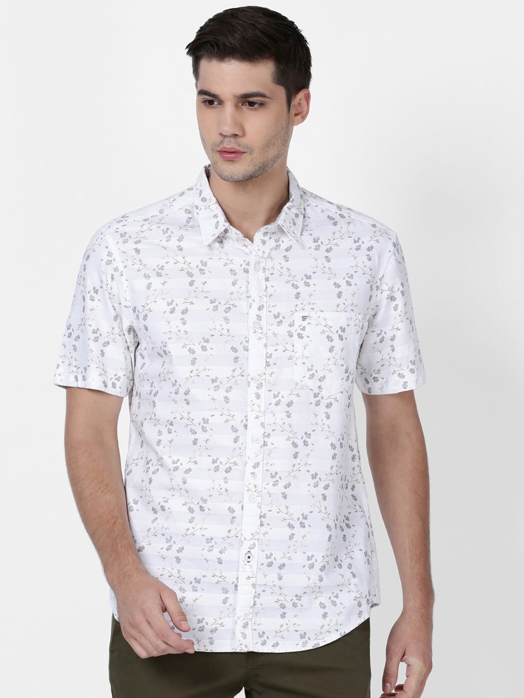 

t-base Plus Size Men White Floral Printed Cotton Casual Shirt