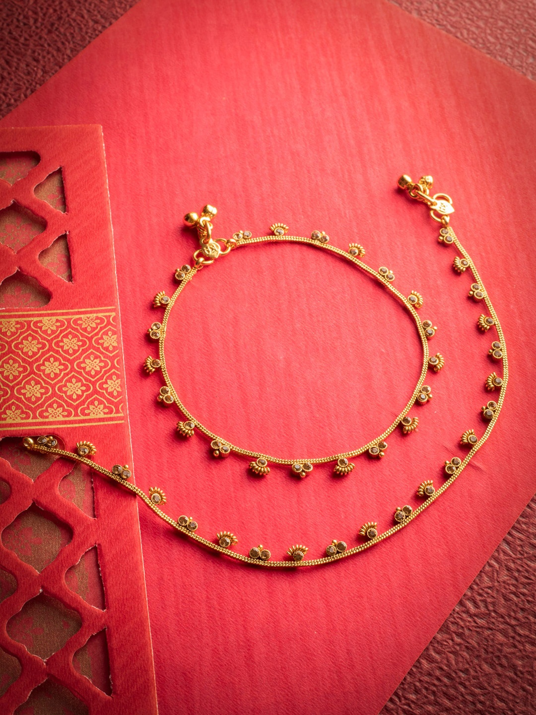 

Priyaasi Gold-Toned & Kundan Floral Anklets