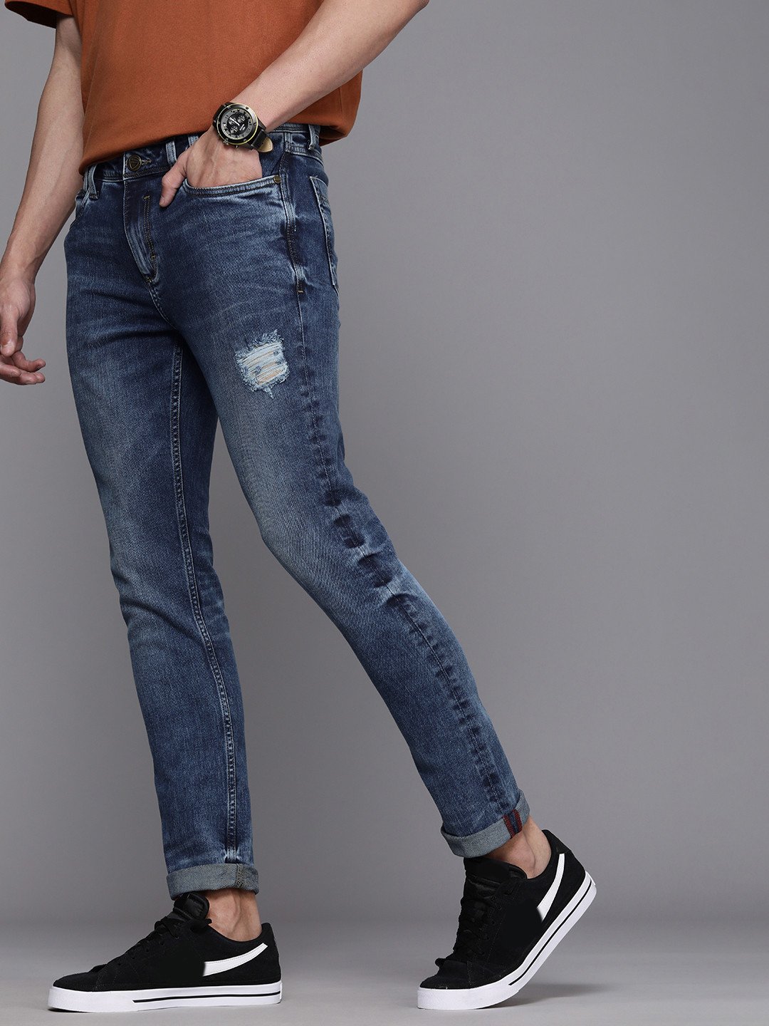 

Ducati Men Blue Skinny Fit Mildly Distressed Heavy Fade Stretchable Jeans