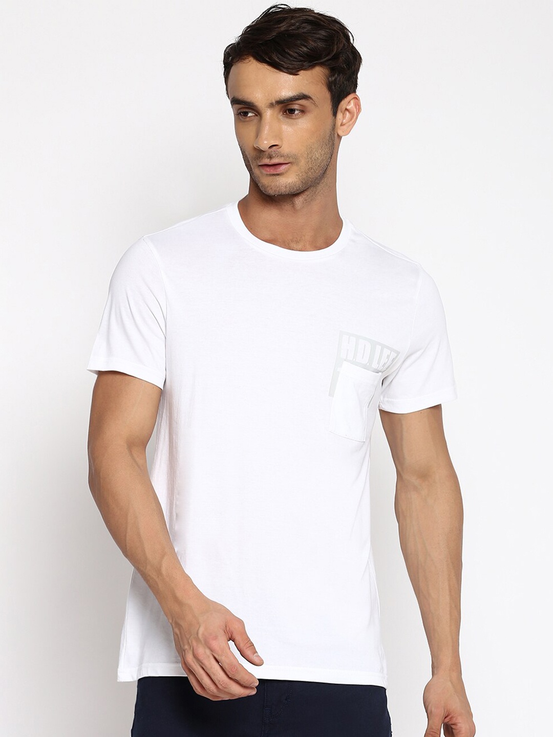 

Lee Men White Slim Fit Cotton T-shirt