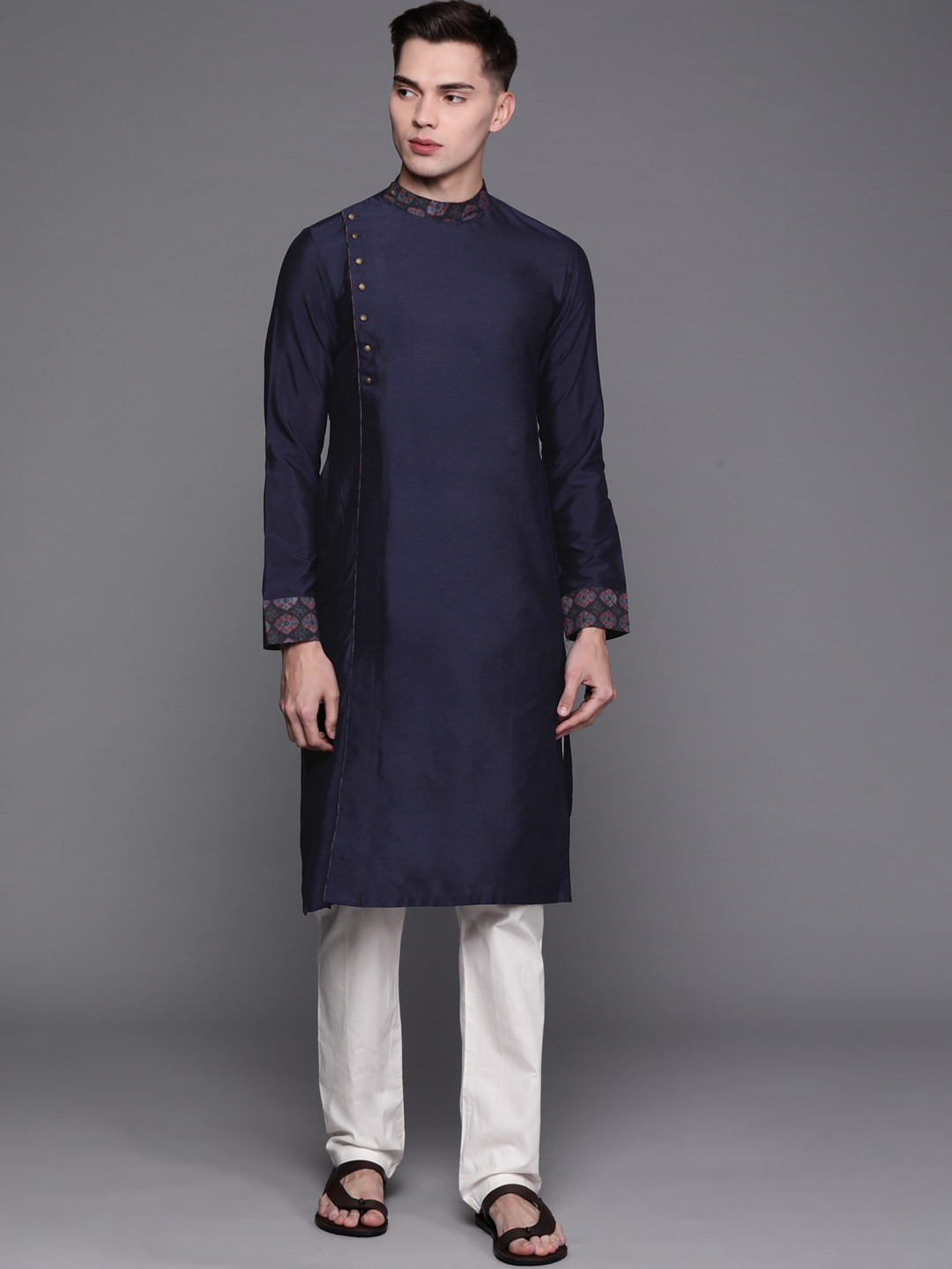 

Manu Men Navy Blue Solid Kurta with Trousers