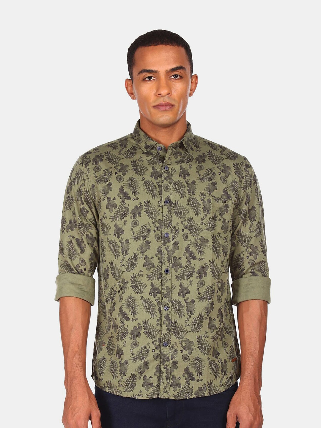 

Cherokee Men Green Pure Cotton Floral Printed Casual Shirt