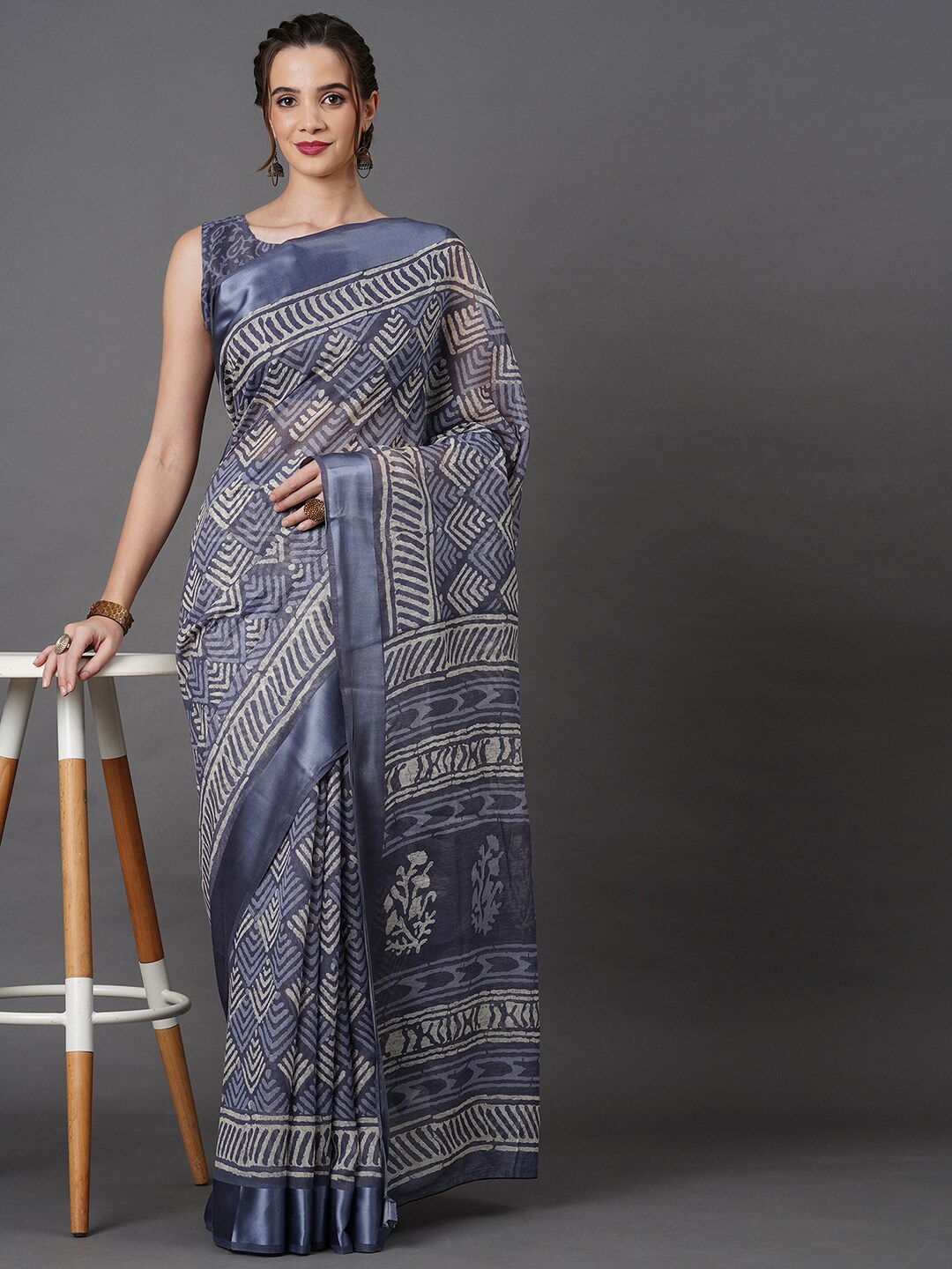 

Mitera Grey & Off White Printed Saree