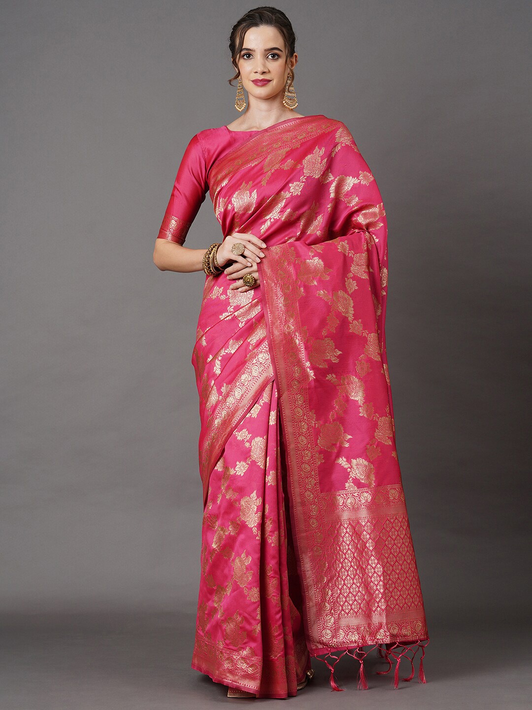 

Mitera Peach-Coloured & Gold-Coloured Floral Zari Silk Blend Banarasi Saree