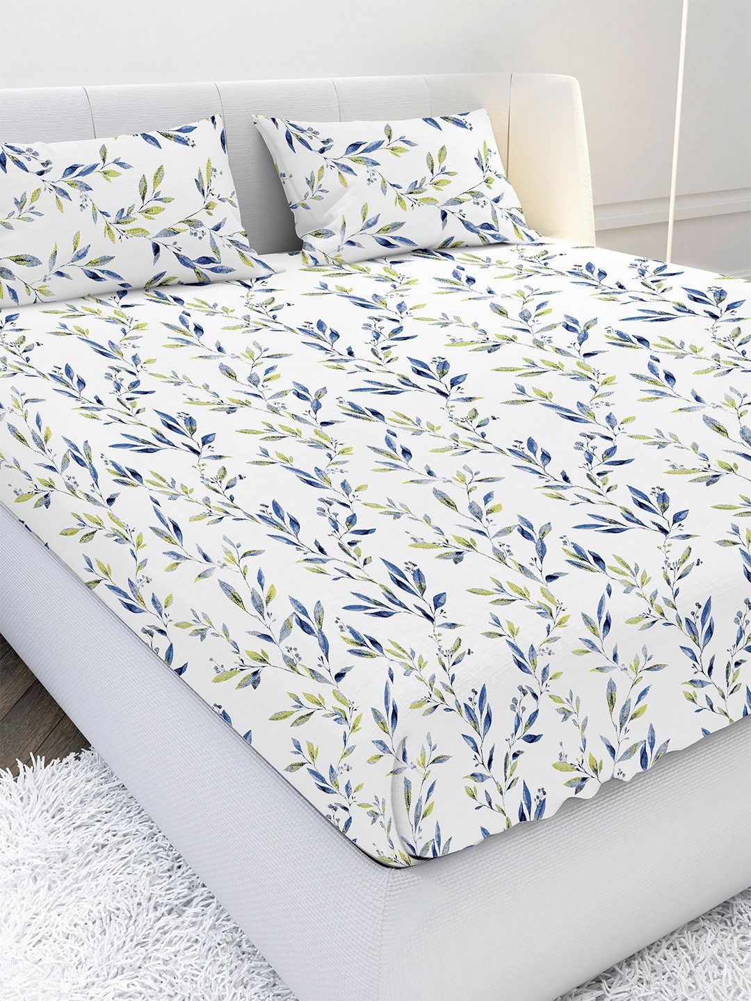 

MAYFAIR HOMES LONDON White & Blue Floral 210TC Cotton Queen Bedsheet & 2 Pillow Covers
