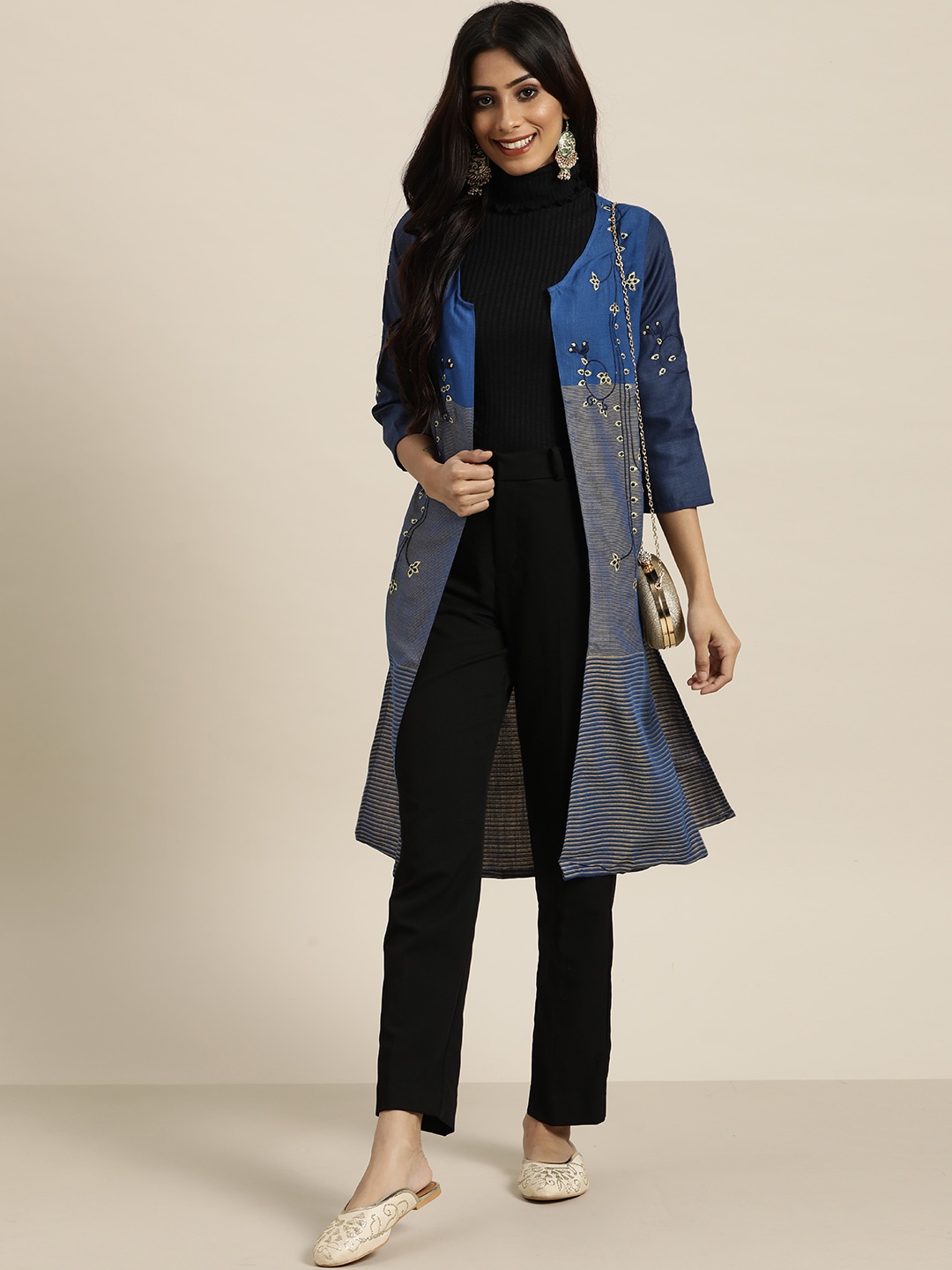 

Sangria Women Blue & Grey Colourblocked Longline Shrug