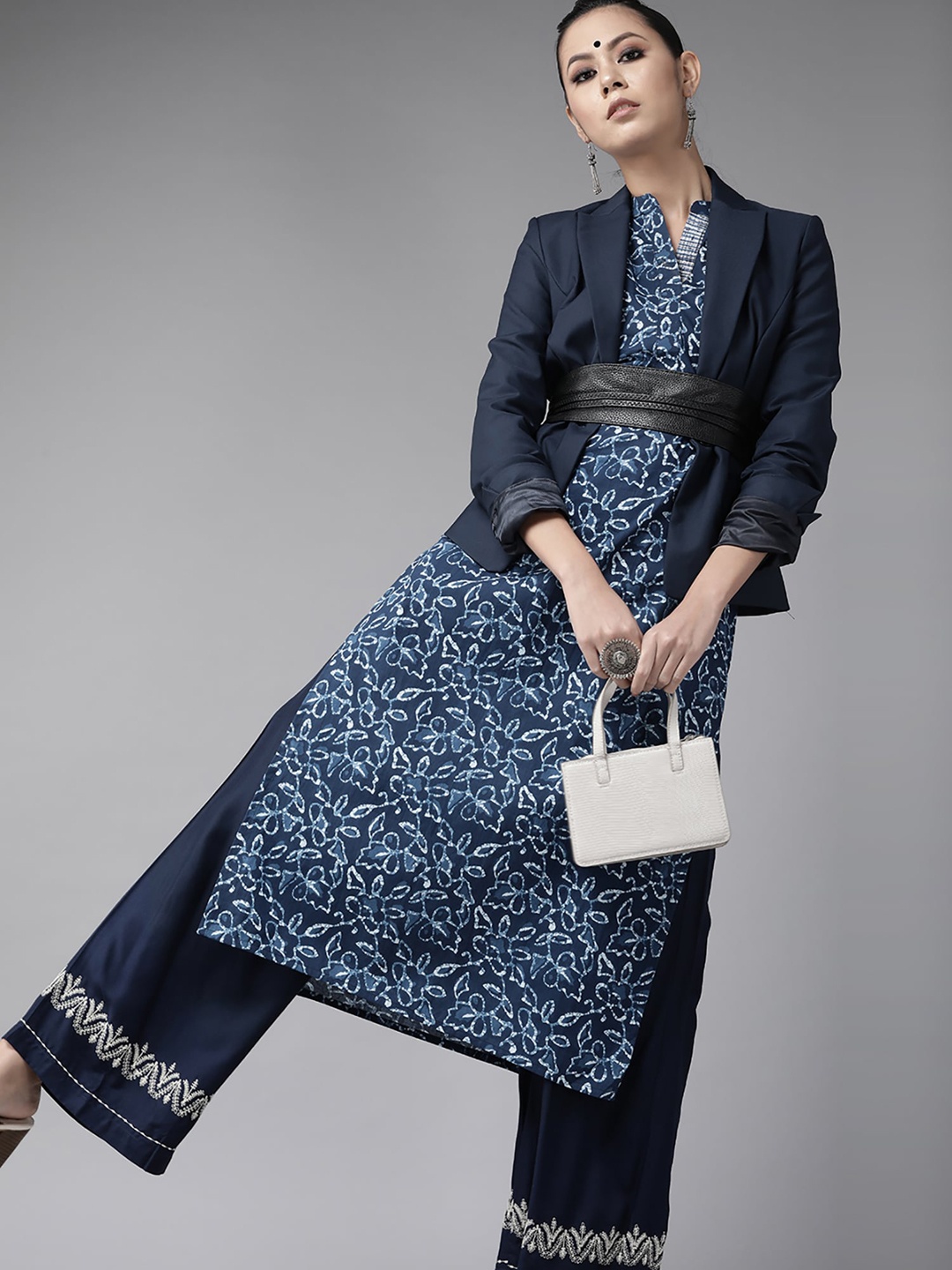 

Indo Era Women Blue Floral Printed Straight Kurta