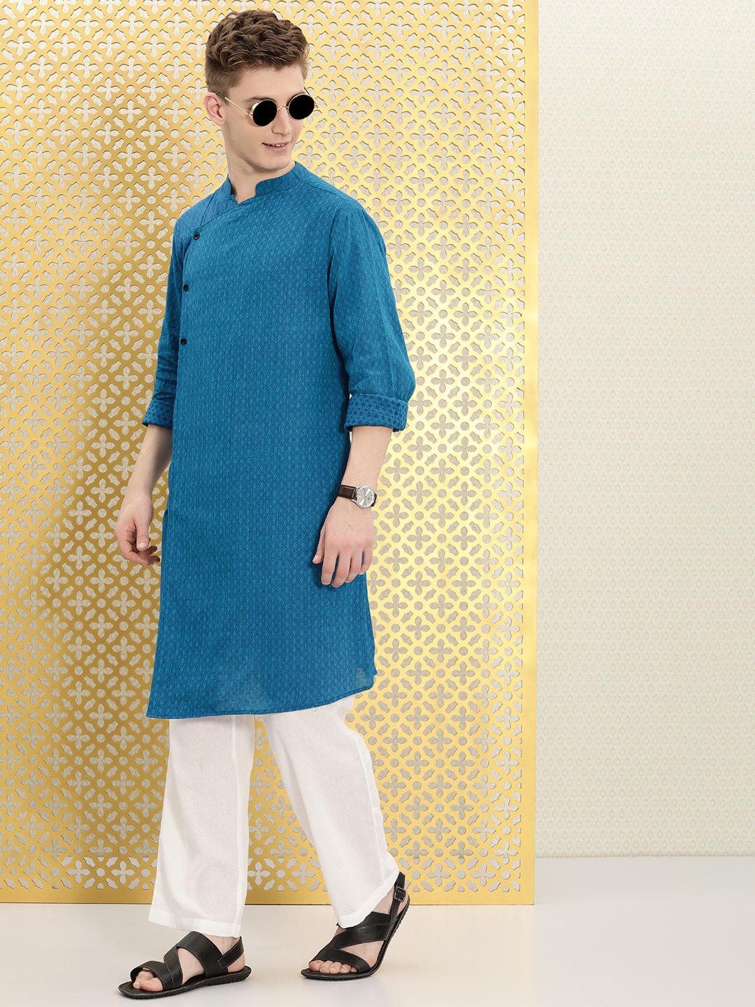 

Ode by House of Pataudi Men Blue & White Printed Pure Cotton Rozana Kurta with Pyjamas