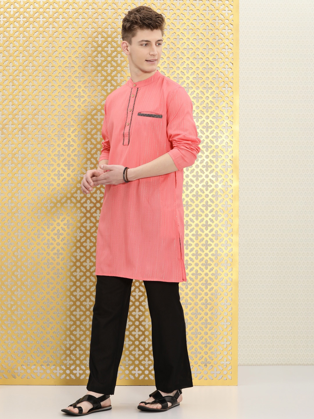 

Ode by House of Pataudi Men Fuchsia & Black Pure Cotton Rozana Kurta with Pyjamas