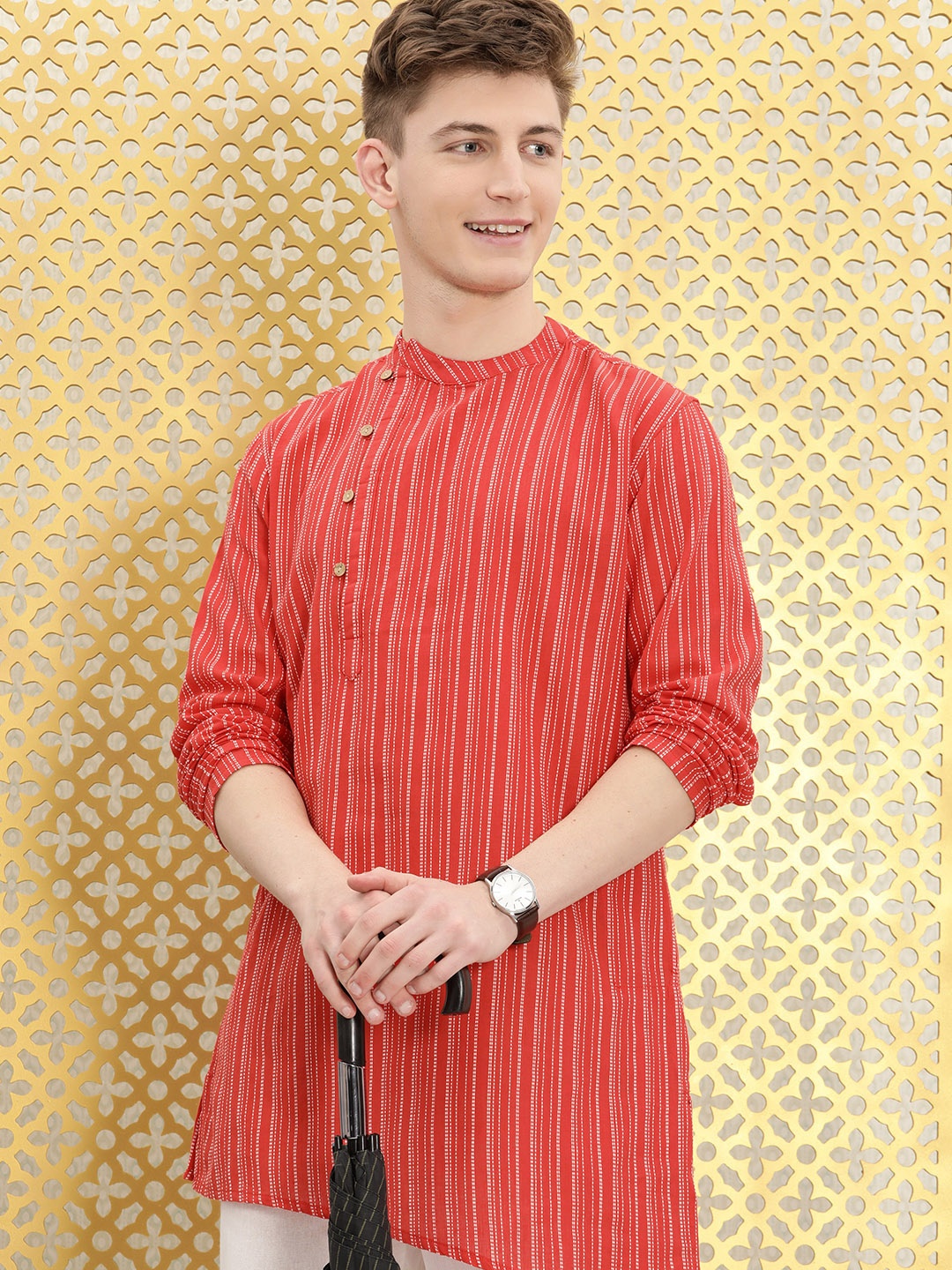 

Ode by House of Pataudi Men Red & White Striped Rozana Kurta with Pyjamas