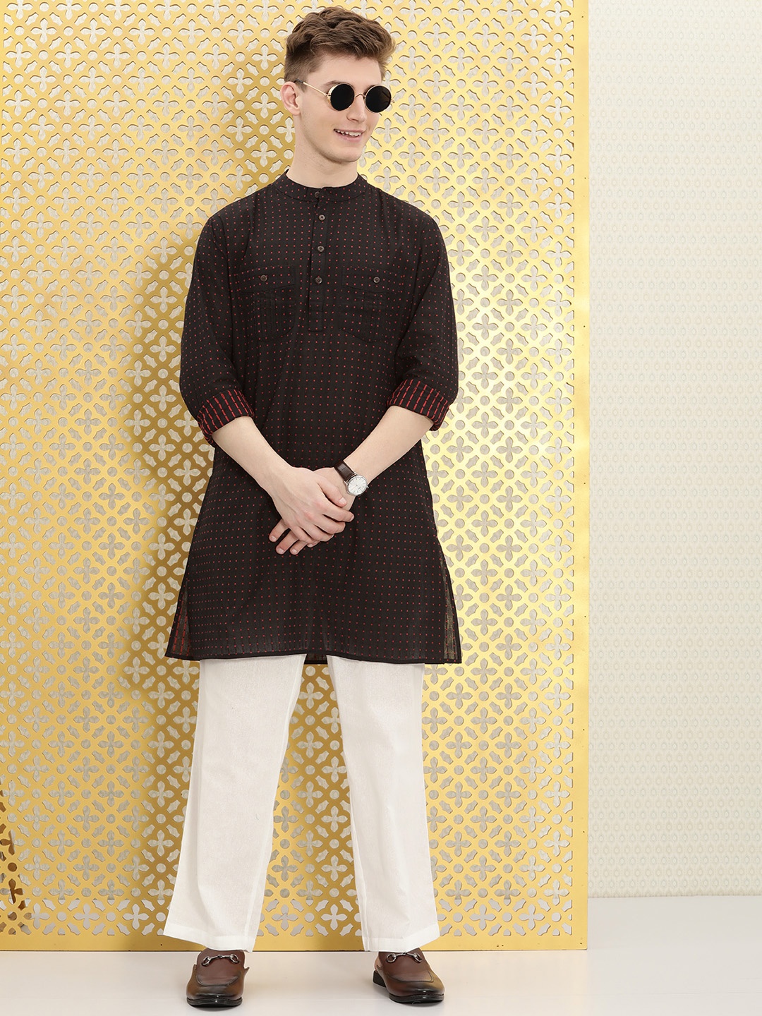 

Ode by House of Pataudi Men Black & White Printed Pure Cotton Rozana Kurta with Pyjamas