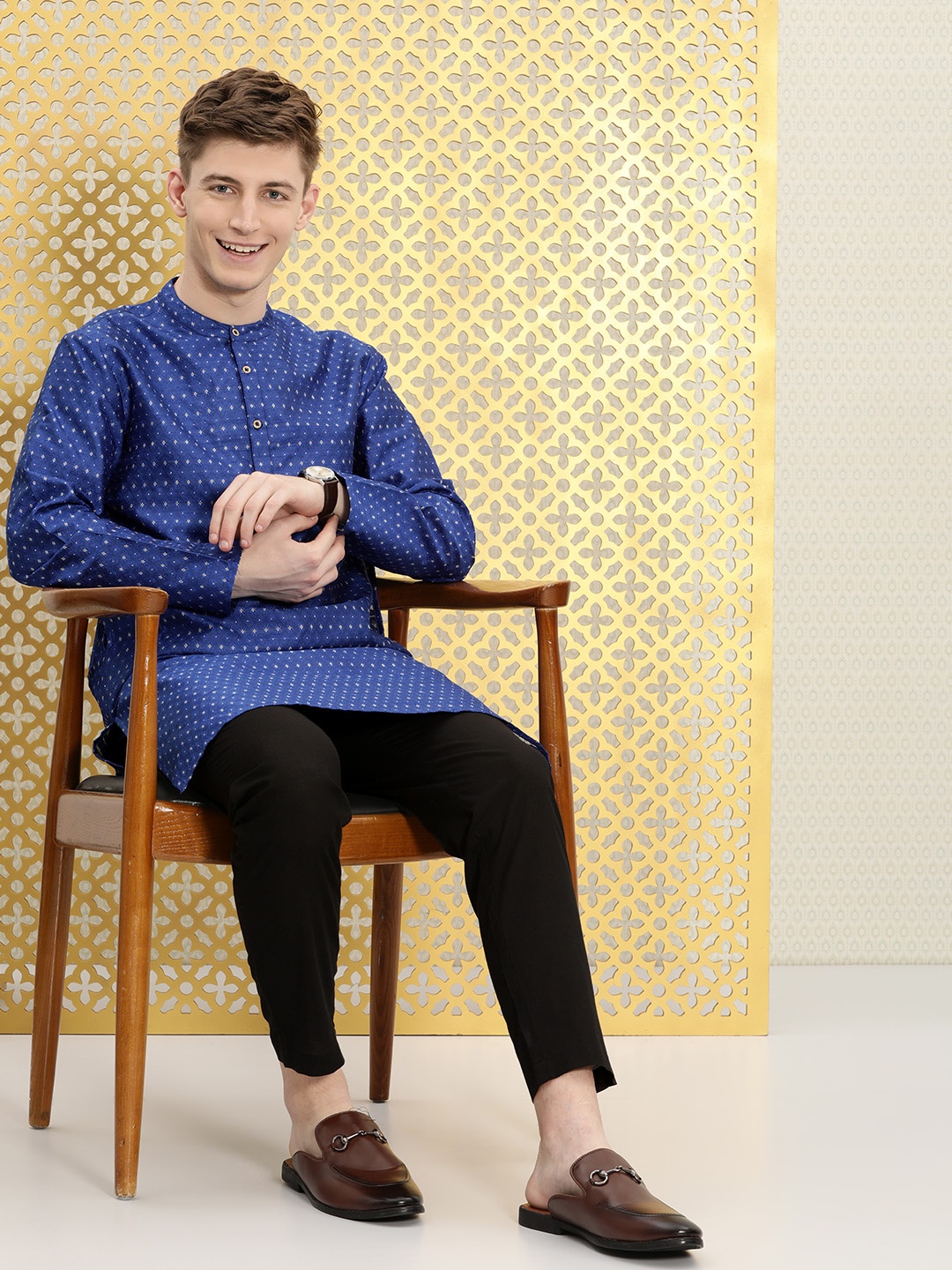 

Ode by House of Pataudi Men Blue Ethnic Motifs Rozana Kurta with Trousers