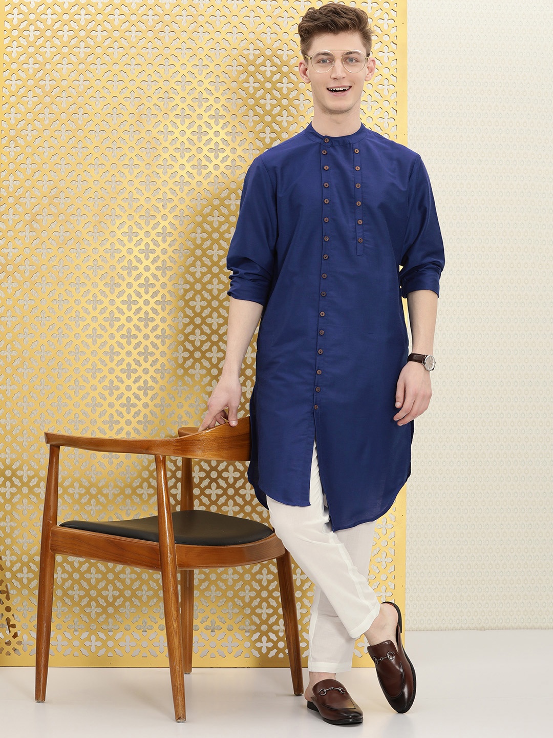 

Ode by House of Pataudi Men Navy Blue & White Solid Rozana Kurta with Trousers