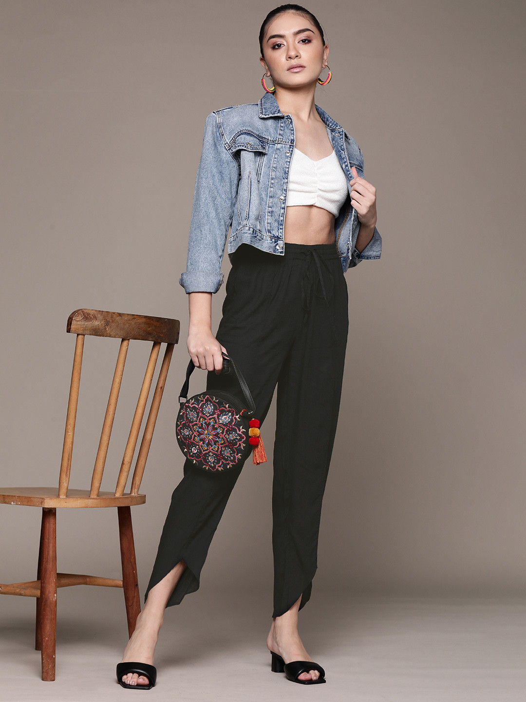 

aarke Ritu Kumar Women Black Solid Pleated Tulip Hem Trousers