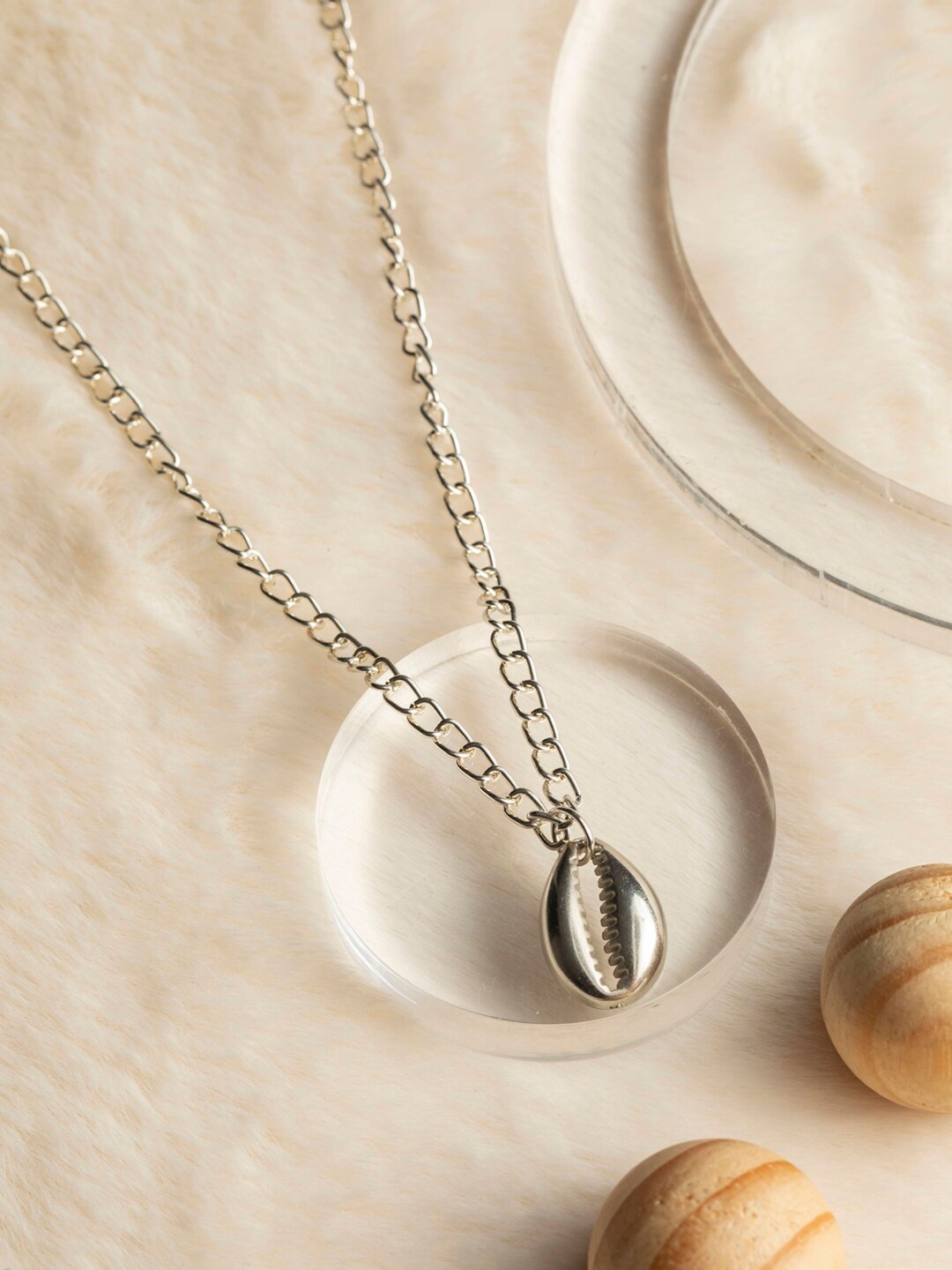 

PRITA BY PRIYAASI Woman Silver-Toned Coffee Bean Necklace